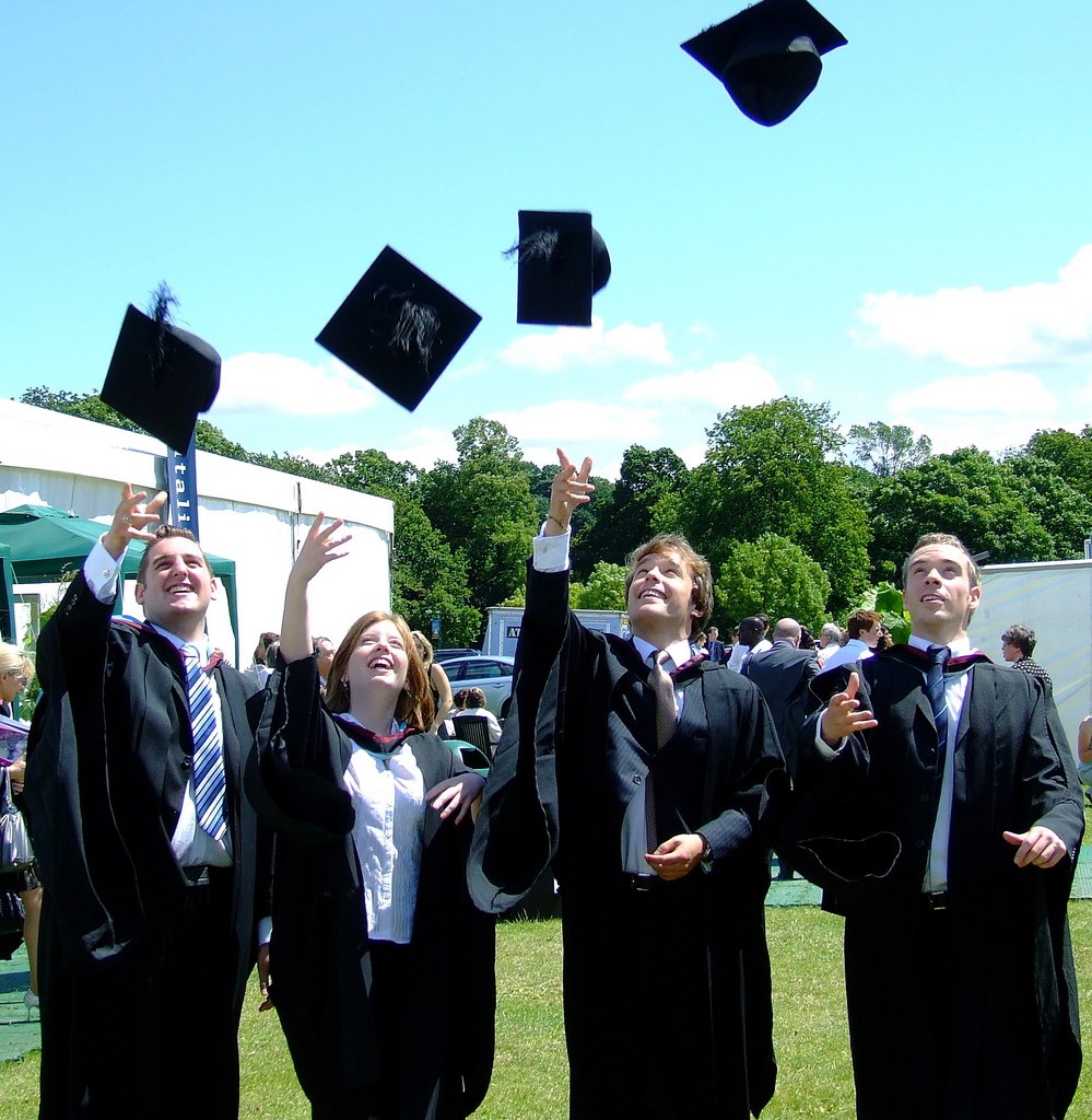 Graduate Jobs with Axcis – have you thought about a career in recruitment?